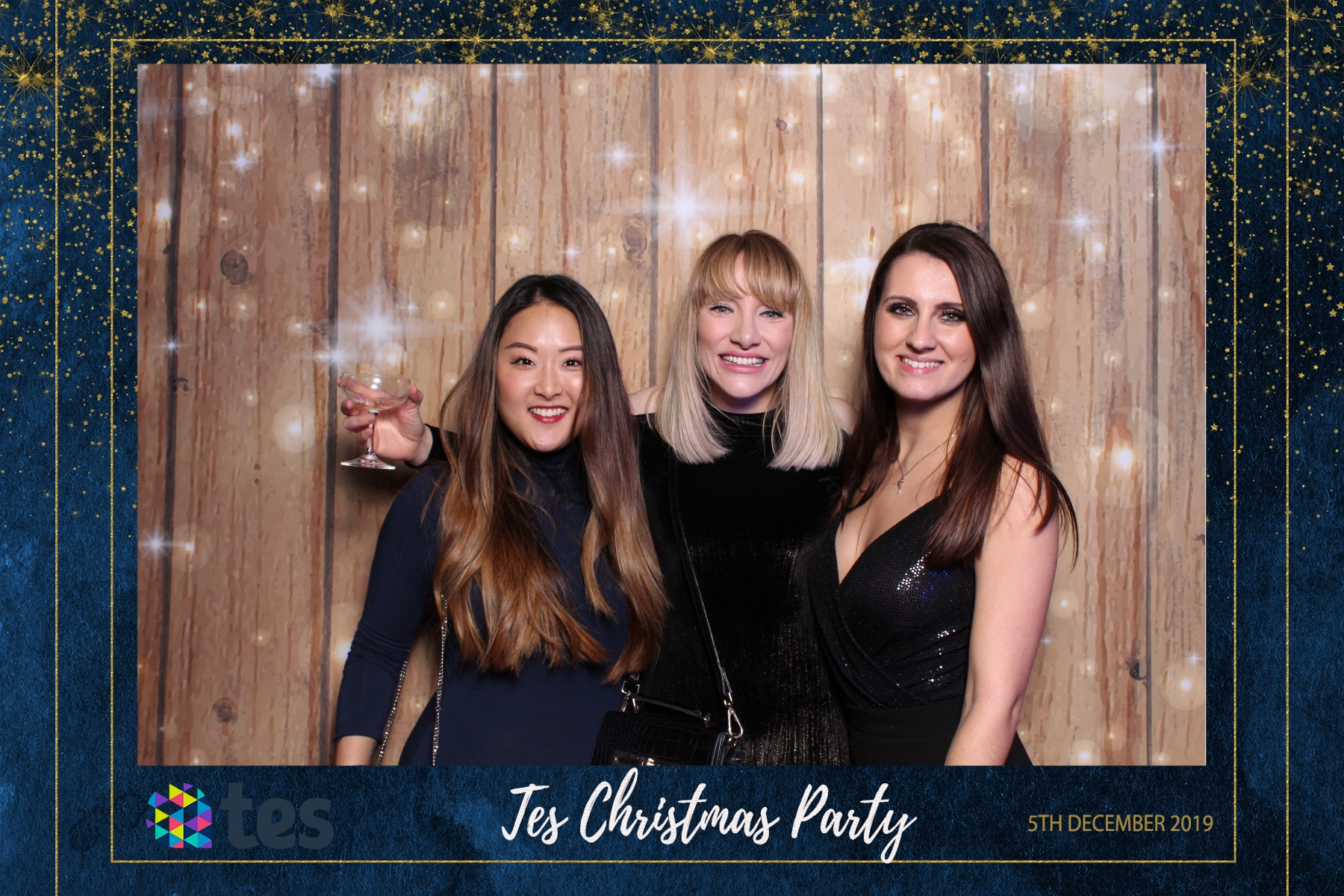Tes Christmas party  | View more photos from the event at gallery.magicimages.uk/u/MagicImages/Tes-Christmas-party